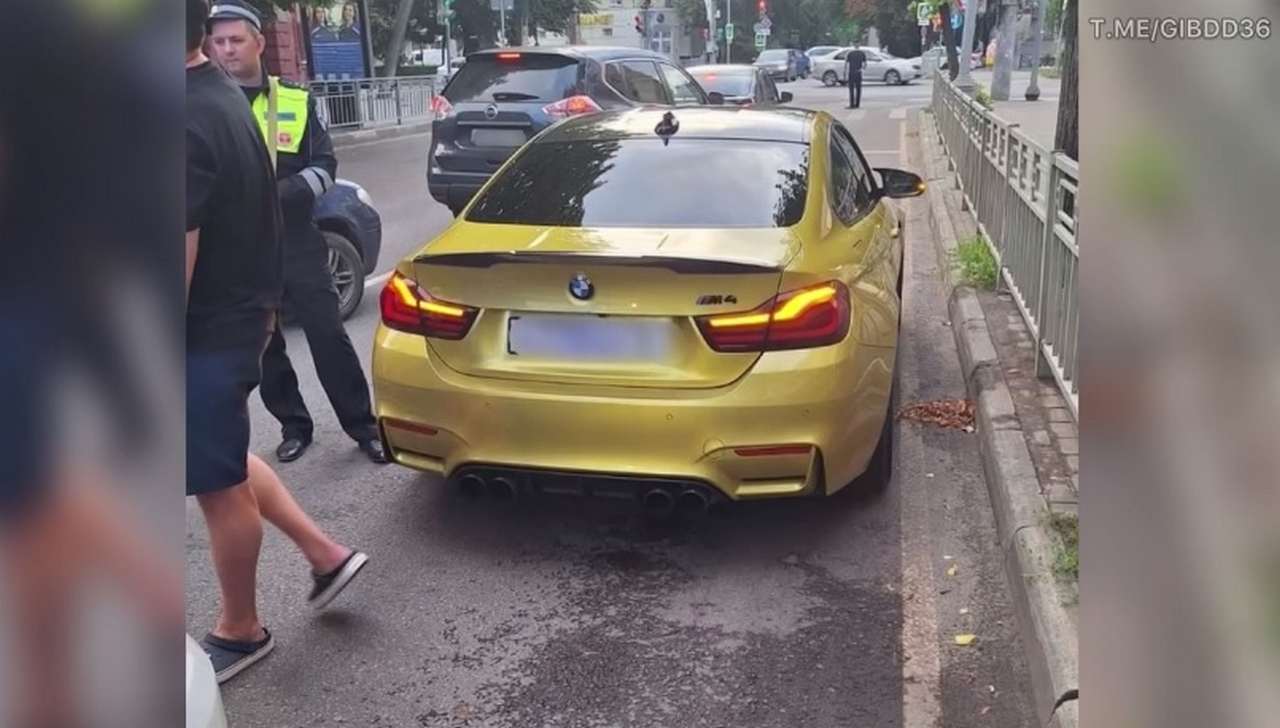 Гонщика на «золотой» BMW задержали в Воронеже после дрифт-шоу у ВГУ