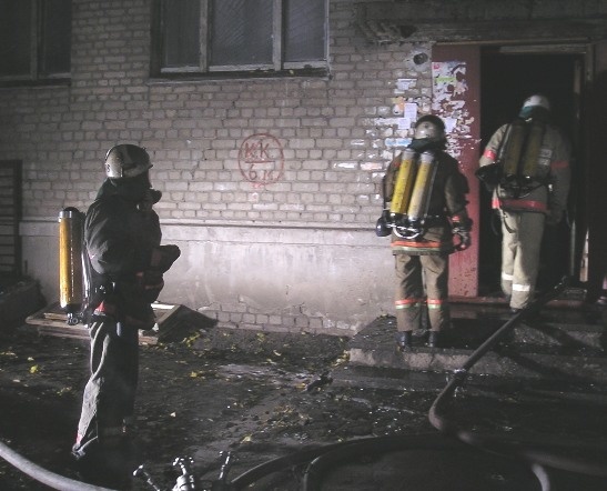 Воронежские пожарные эвакуировали из горящей 9-этажки 5 человек