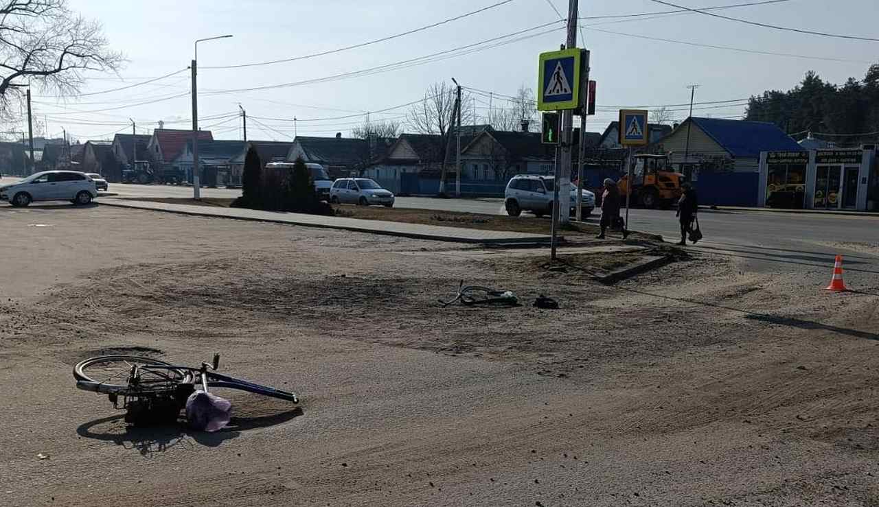 Пенсионер на велосипеде умер после ДТП с иномаркой в Воронежской области