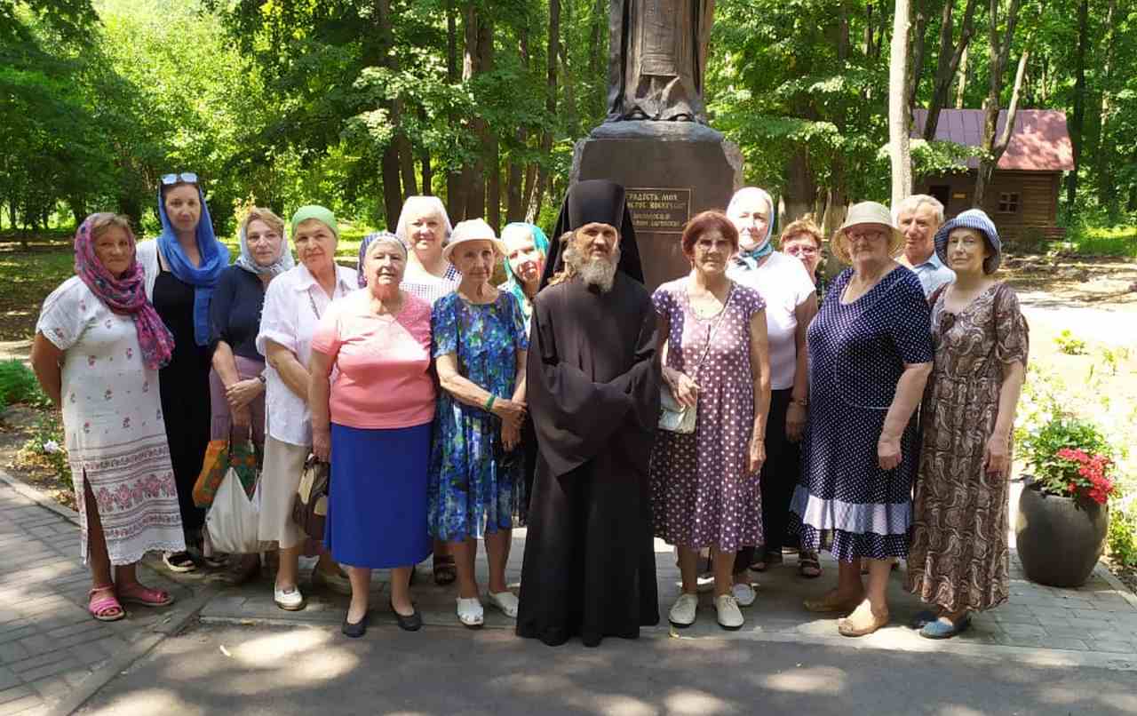 Золотое поколение Коминтерновского района посетило монастырь