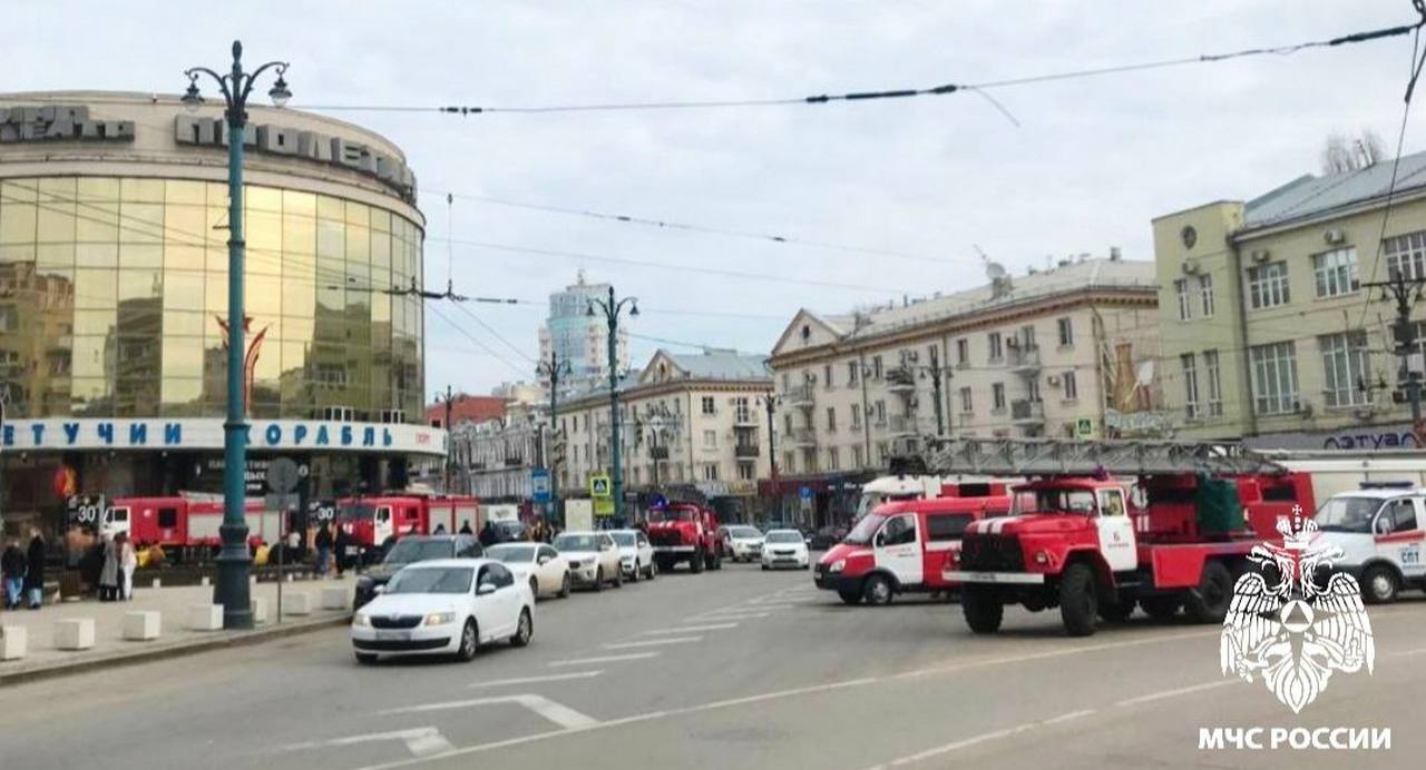 В МЧС объяснили скопление пожарных машин у «Пролетария» в Воронеже