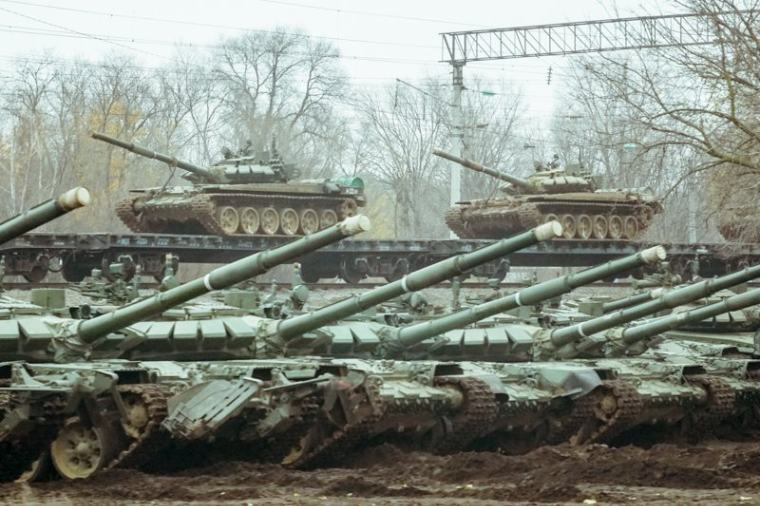 Воронежское правительство призвало граждан не пользоваться трассой М-4 из-за колонны военной техники