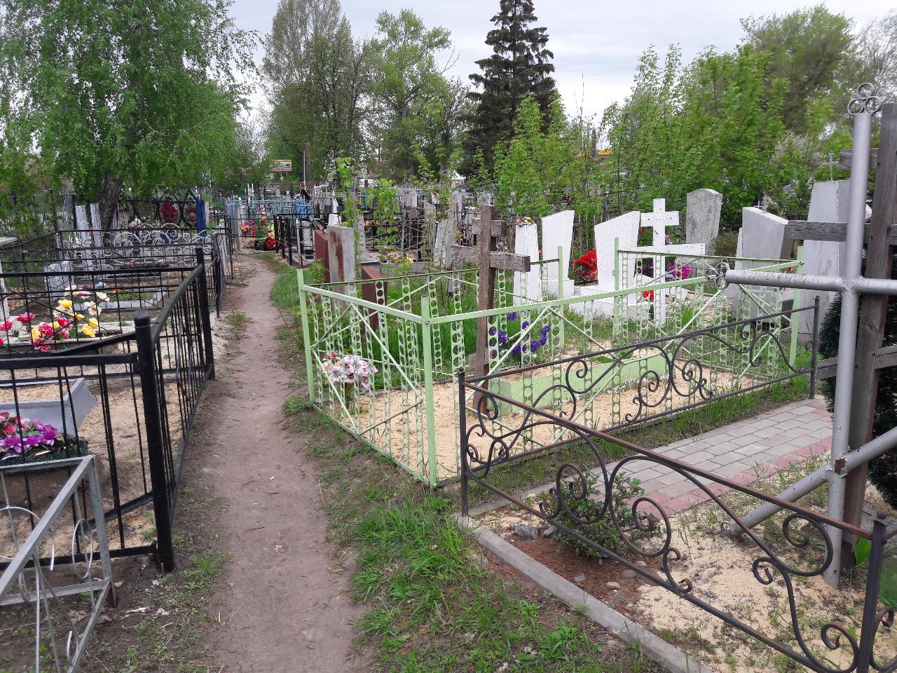 Из-за православных праздников возле воронежских кладбищ будет запрещена парковка