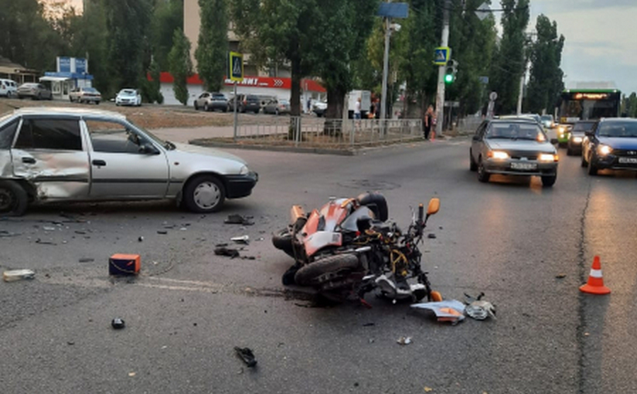 В Воронеже мотоциклист попал в больницу после ДТП с иномаркой