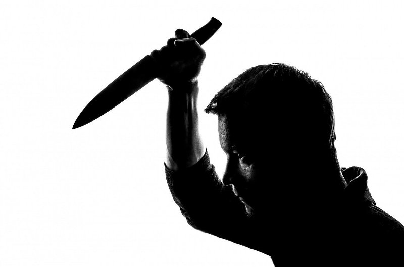 Пьяный мужчина в Воронеже изрезал ножом двух незнакомцев