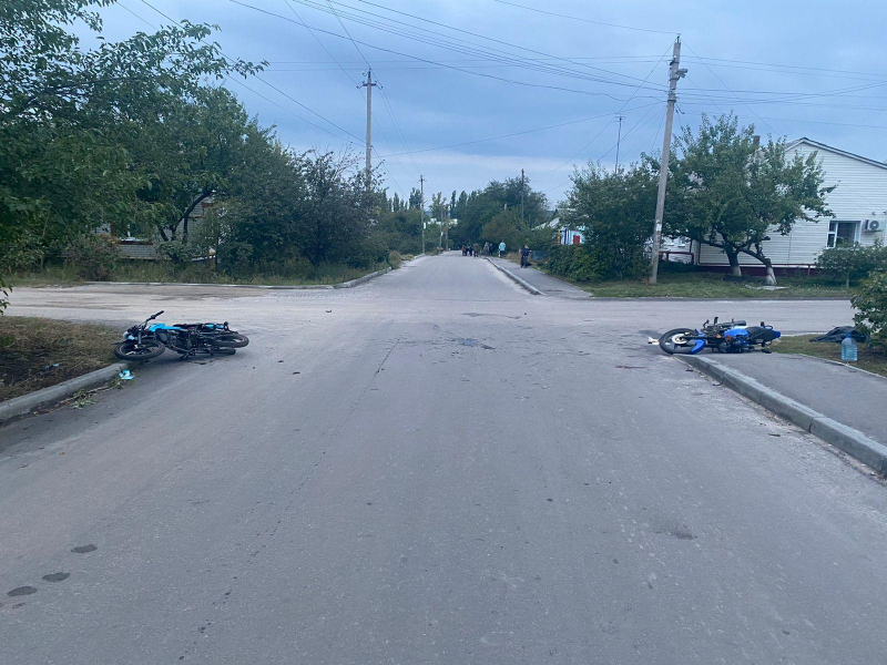 Три подростка пострадали в аварии с двумя мотоциклами в Воронежской области