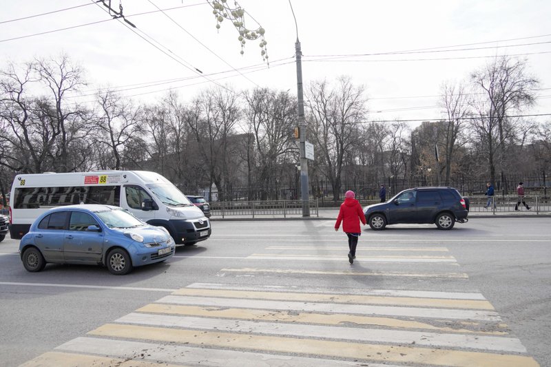 В Воронеже пьяный водитель иномарки сбил женщину на нерегулируемом переходе