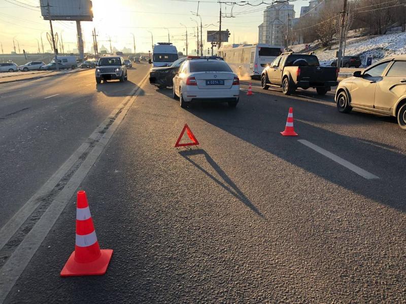 Женщина и 4-летний ребёнок пострадали в ДТП с автобусом в Воронеже