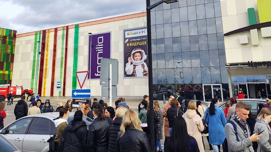 Крупнейший торговый центр под Воронежем эвакуировали