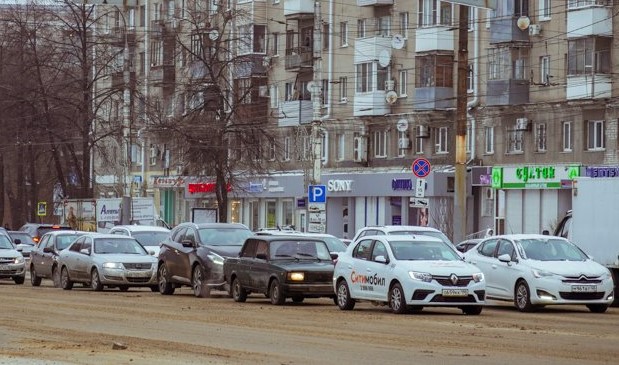 10-километровая пробка образовалась на выезде из Воронежа в сторону Москвы (ВИДЕО)