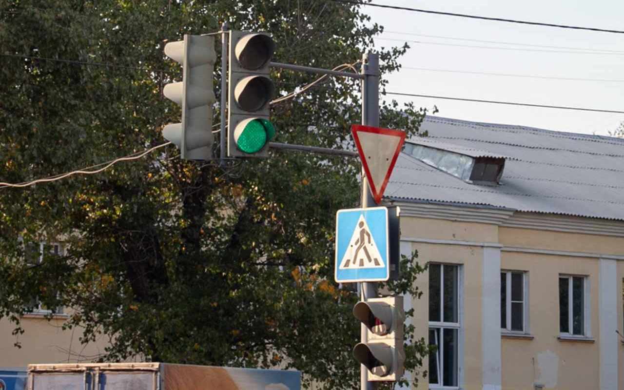 На 5 часов 26 июня отключат светофор на улице 9 Января в Воронеже