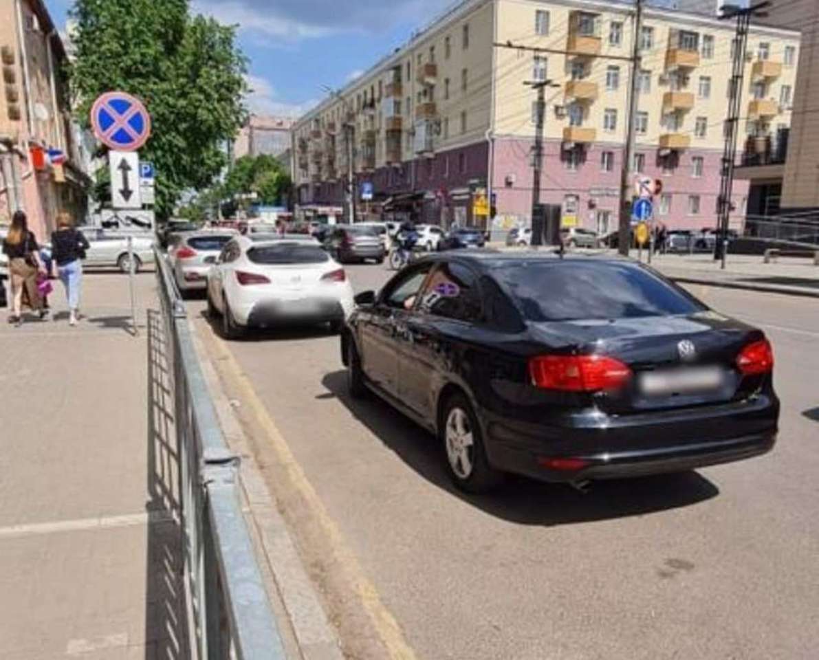 Автомобилистку в Воронеже оштрафовали после жалобы в чат-бот Госавтоинспекции