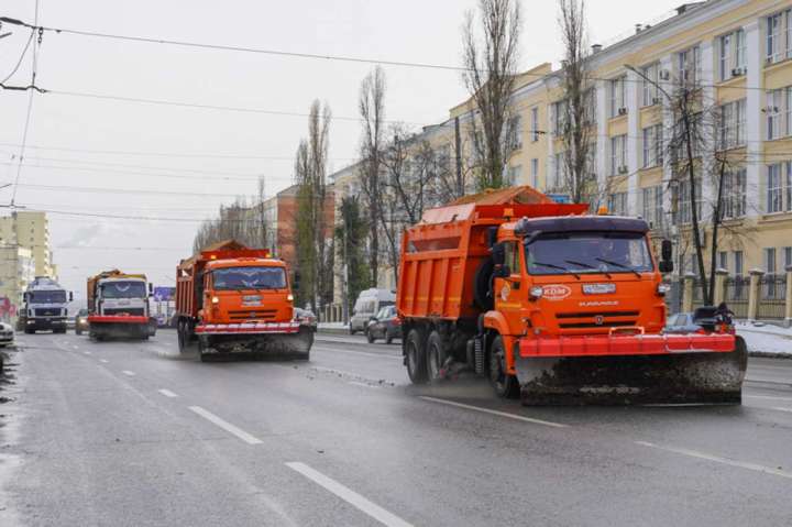 На центральных улицах Воронежа в зимнее время будут использовать реагенты вместо песко-соляной смеси