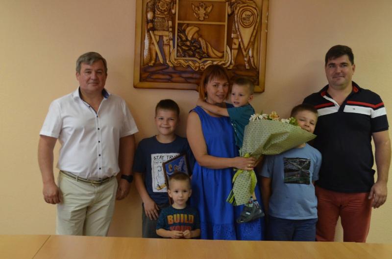 В Коминтерновском районе Воронежа поздравили семьи с Днем любви, семьи, верности