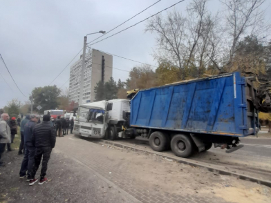 Появились подробности столкновения автобуса в Воронеже и грузовика с пострадавшими