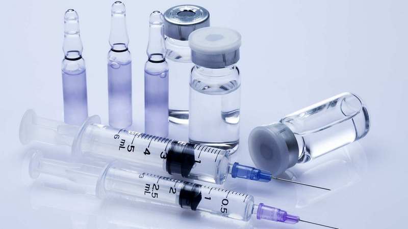 Сроки массовой вакцинации от коронавируса назвали в России
