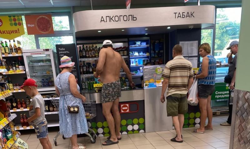Воронежцы возмутились появлением в супермаркете покупателя в семейных трусах