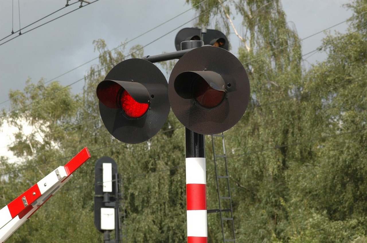 На 10 часов закроют железнодорожный переезд в Воронежской области