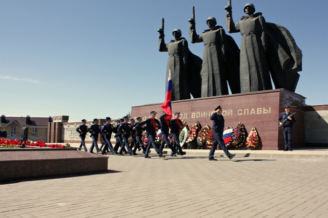 С оружейным салютом: в Ленинском районе Воронежа почтили память погибших в годы Великой Отечественной войны