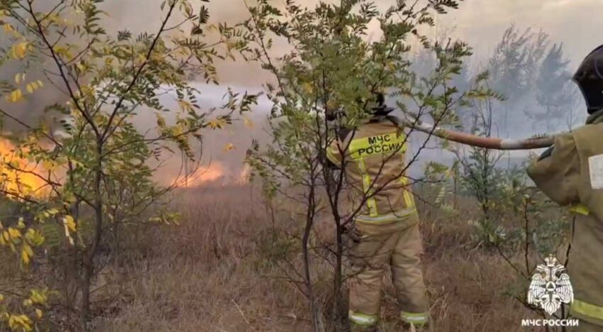 В воронежском микрорайоне Сомово ликвидировали крупный пожар