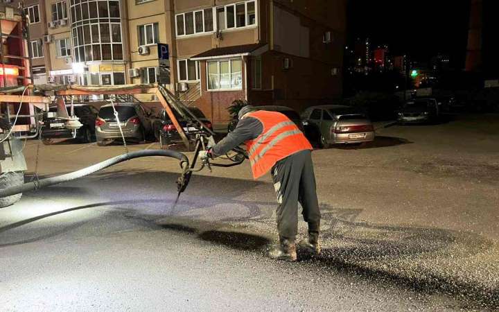 В Ленинском районе ремонт дорог продолжается