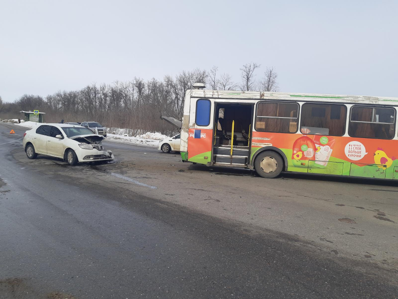 Пять человек пострадали в ДТП с автобусом под Воронежем
