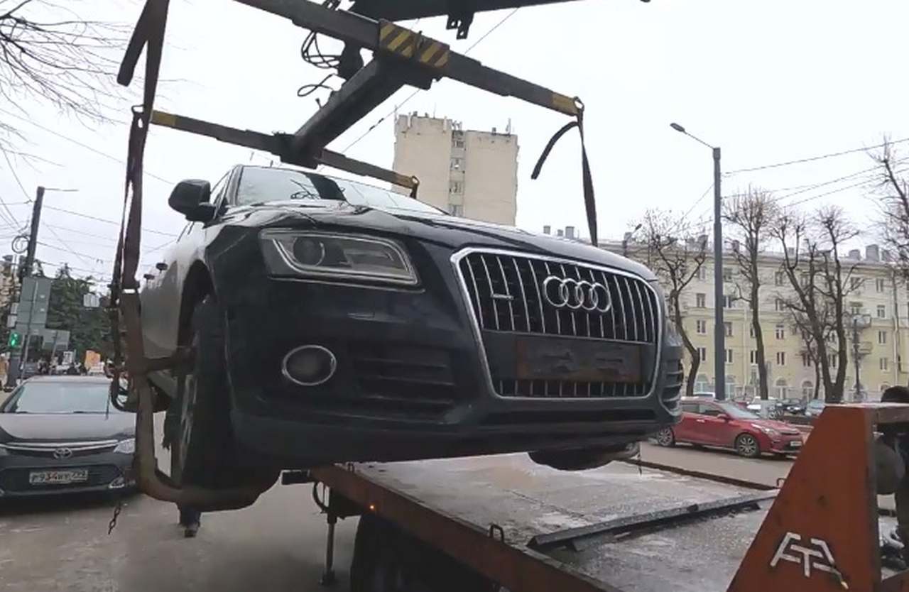 За три дня 52 автомобиля без номеров эвакуировали в Воронеже