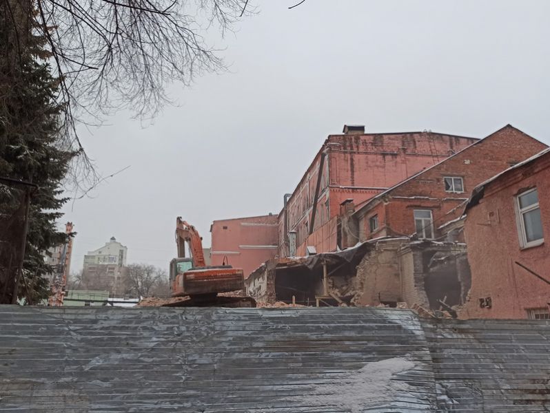 Ход трубой: в Воронеже начали снос старейшего хлебозавода, который выстоял под бомбежками