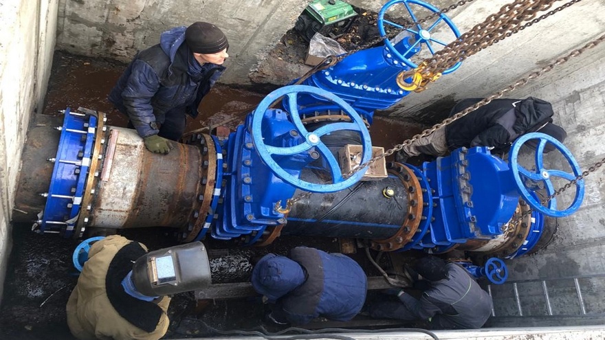 После замены трубопровода в сотни домов Воронежа вернулась вода