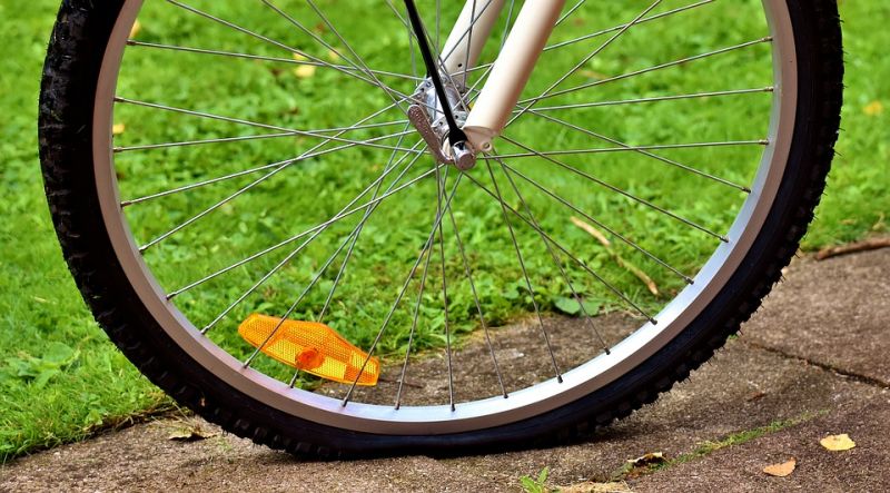 В Воронеже на Чижовке 11-летний велосипедист попал под колеса микроавтобуса