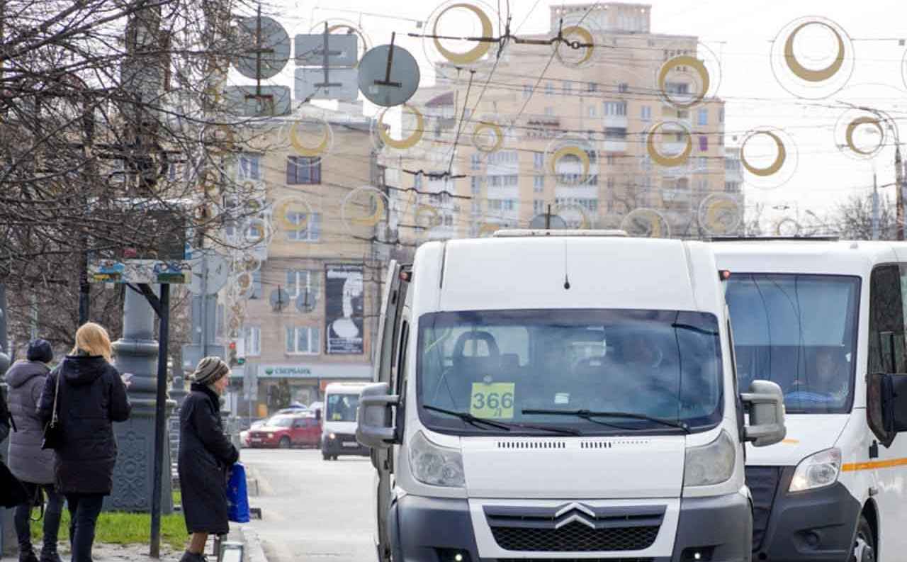 В Воронеже с 1 апреля изменится расписание отходящего от ВГУ маршрутного автобуса 