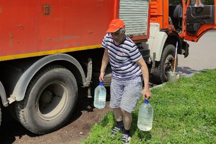 В Воронеже для жителей Левобережья организовали подвоз воды по 9 адресам