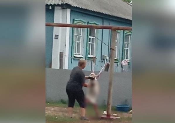 В Воронежской области женщина зарезала козлёнка на глазах у детей 