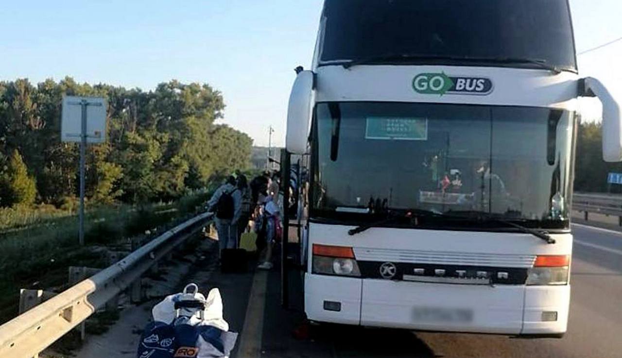 В туристическом автобусе с пассажирами на воронежской трассе вспыхнул двигатель