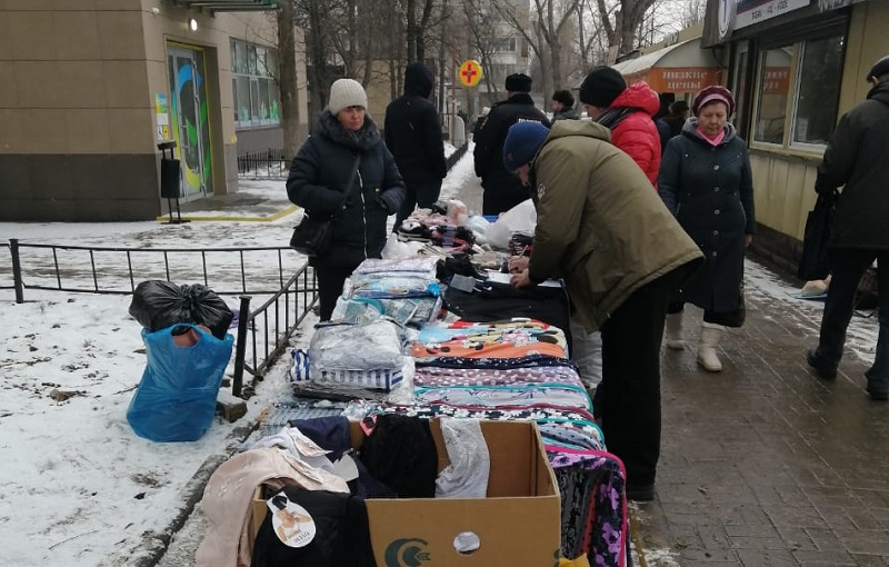 В Коминтерновском районе продолжаются рейды по местам несанкционированной торговли