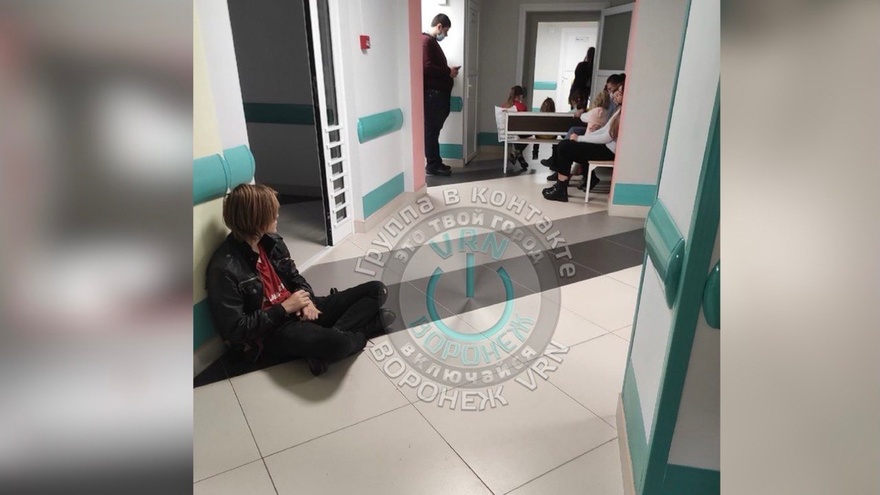 На 3-часовые очереди в детской поликлинике пожаловались жители Воронежа