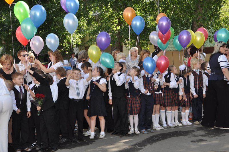 Школьные хлопоты: сборы мальчиков уступают по стоимости сборам девочек в Воронежской области