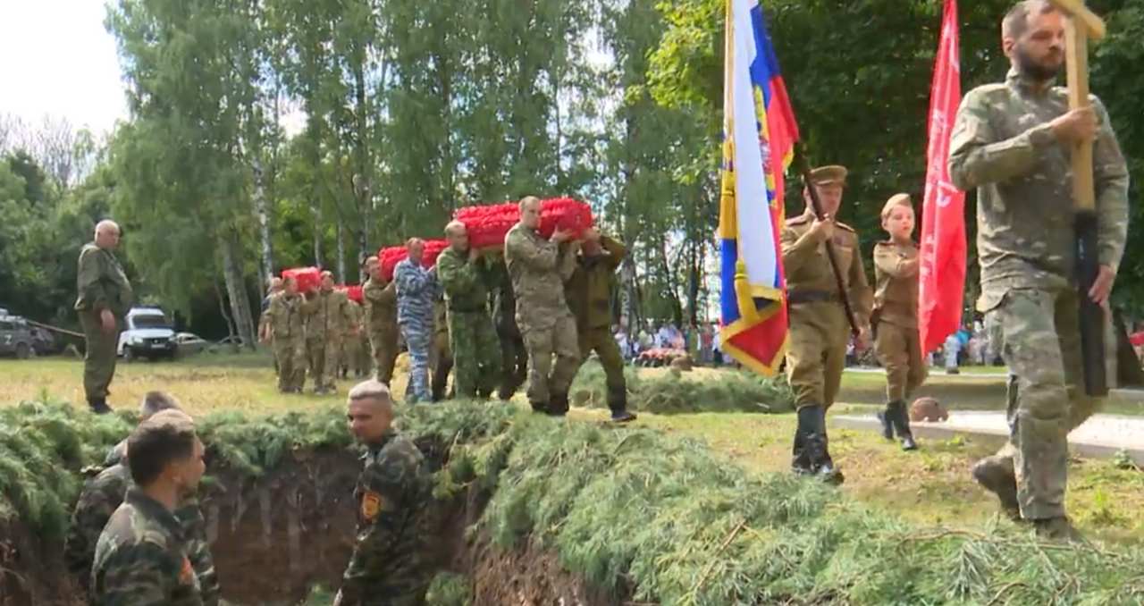 Останки 27 красноармейцев перезахоронили в воронежском селе Сторожевое