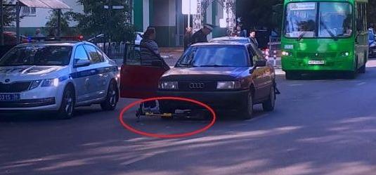В Воронеже подросток на электросамокате попал под колеса иномарки