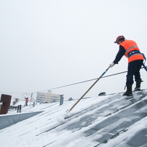 Жилинспекция велела воронежским УК чистить крыши