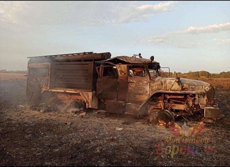 Под Воронежем огонь уничтожил пожарную машину