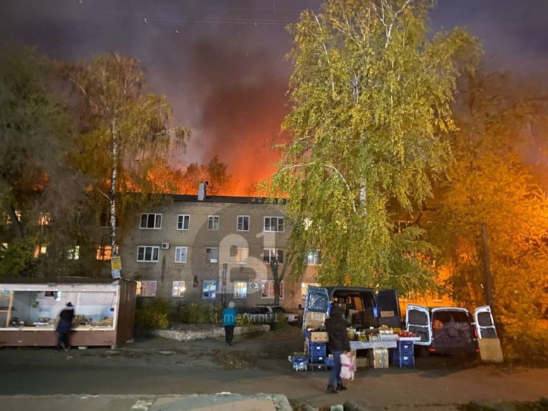 В Воронеже вечером загорелись сараи