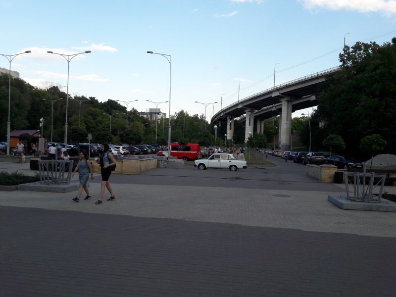 Въезд на парковку Центрального парка в Воронеже запретят
