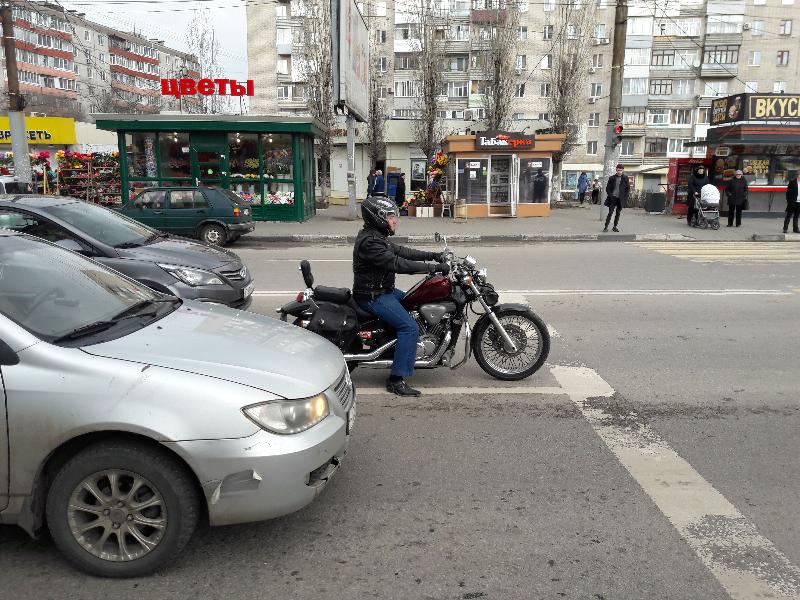 Мотоциклист пострадал в массовой аварии в самом центре Воронежа