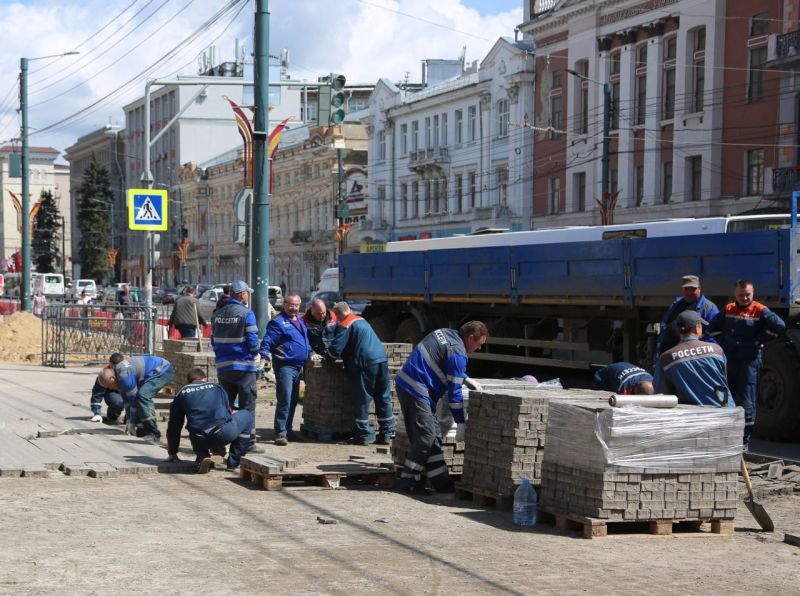 Из-за укладки плитки в Воронеже на время уберут скульптуру Белого Бима
