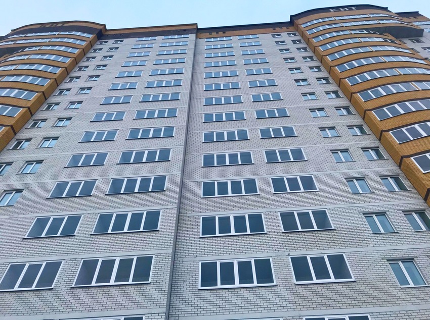 В Воронеже 18-летний парень в свой день рождения выпал из окна многоэтажки