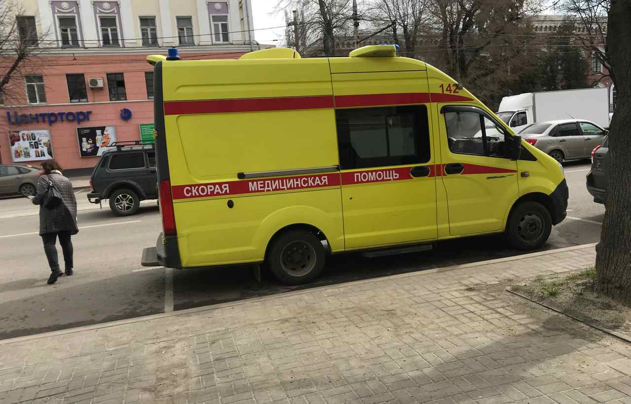 На остановке в Воронеже нашли труп мужчины