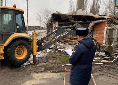 В Воронеже после судебных перипетий снесли магазин фейерверков