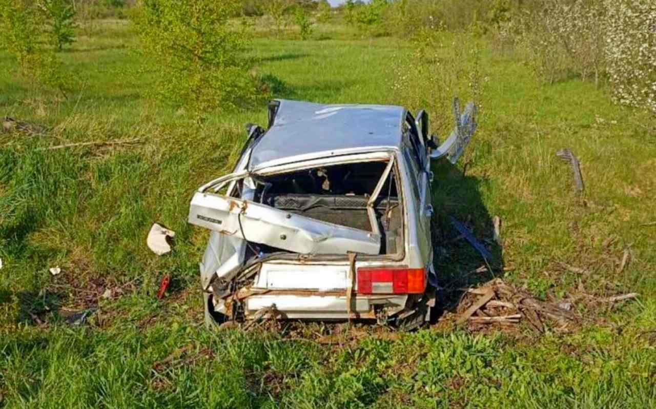 В Воронежской области в аварии с перевернувшейся машиной пострадала 42-летняя женщина