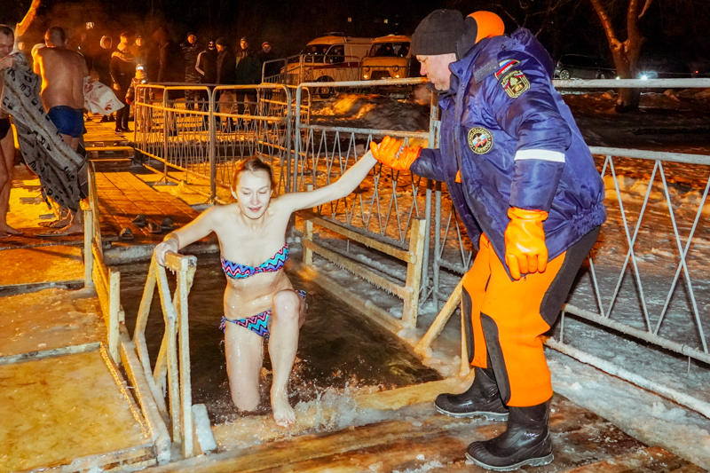 В Воронежской области желающих окунуться в воду на Крещение стало меньше в три раза